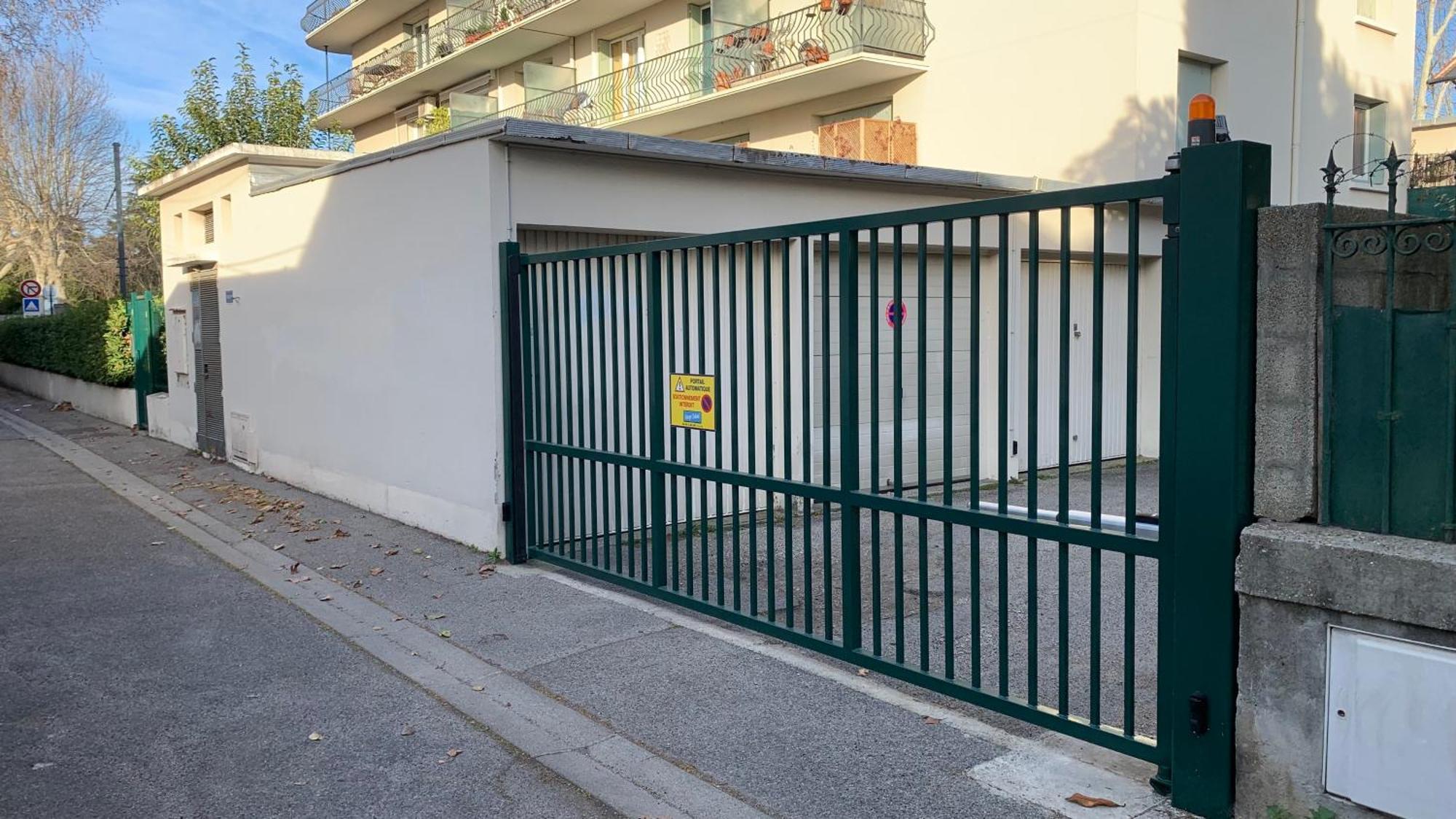 Ferienwohnung Au Calme De L'Iris - Clim - Garage - Wifi - Tramway Avignon Exterior foto